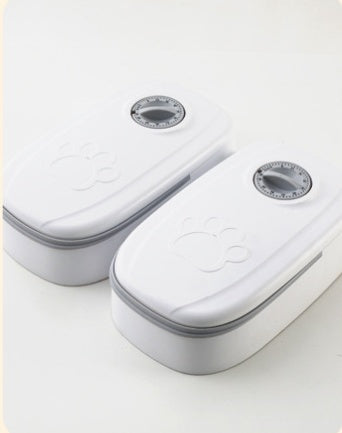 Distributeur automatique de nourriture pour animaux de compagnie.