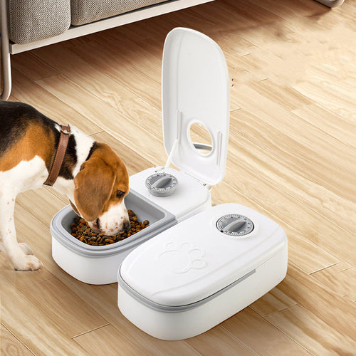 Distributeur automatique de nourriture pour animaux de compagnie.